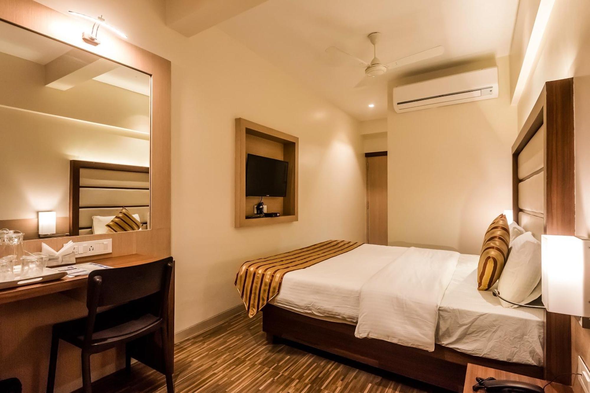 Super Capital O Hotel Konar Inn Turambhe Luaran gambar