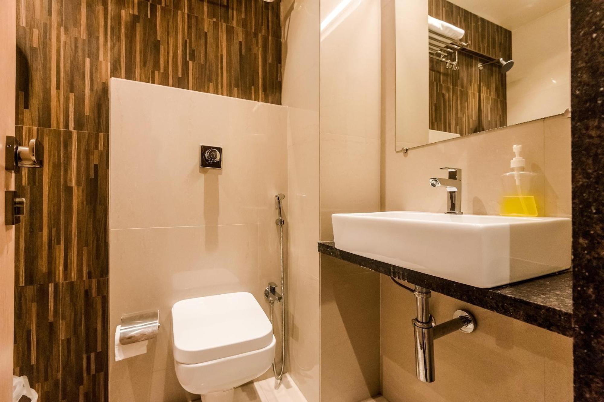 Super Capital O Hotel Konar Inn Turambhe Luaran gambar